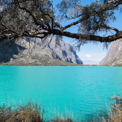 Llanganuco lake and its stunning turquoise water